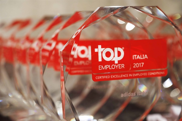 ЛУЧШИЕ РАБОТОДАТЕЛИ 2017: уже третий год подряд компания «Lechler» проходит сертификацию совместно с другими 78 итальянскими предприятиями